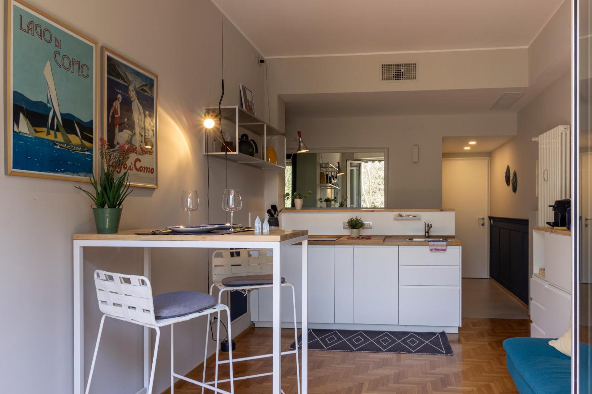 Cosy In The Park Apartment โกโม ภายนอก รูปภาพ