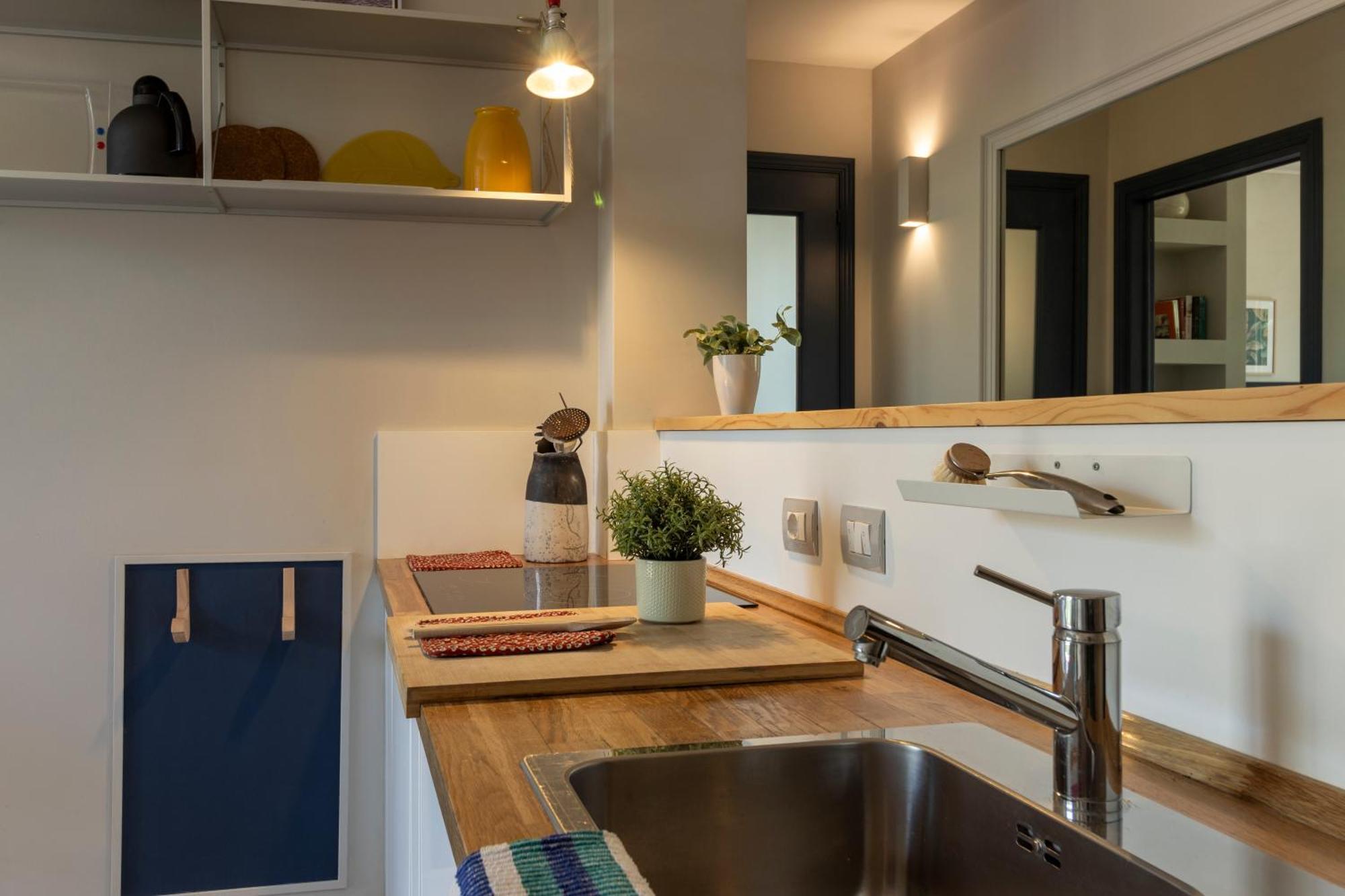 Cosy In The Park Apartment โกโม ภายนอก รูปภาพ