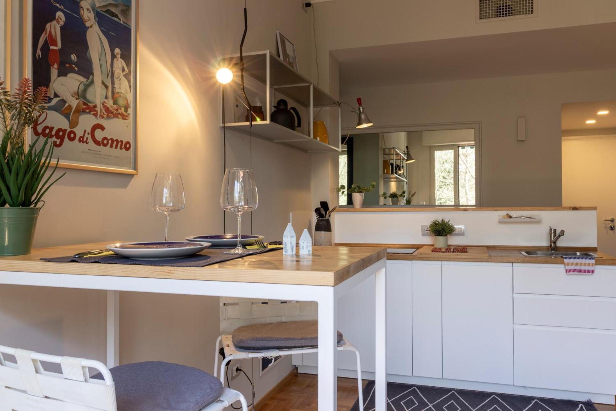 Cosy In The Park Apartment โกโม ภายนอก รูปภาพ