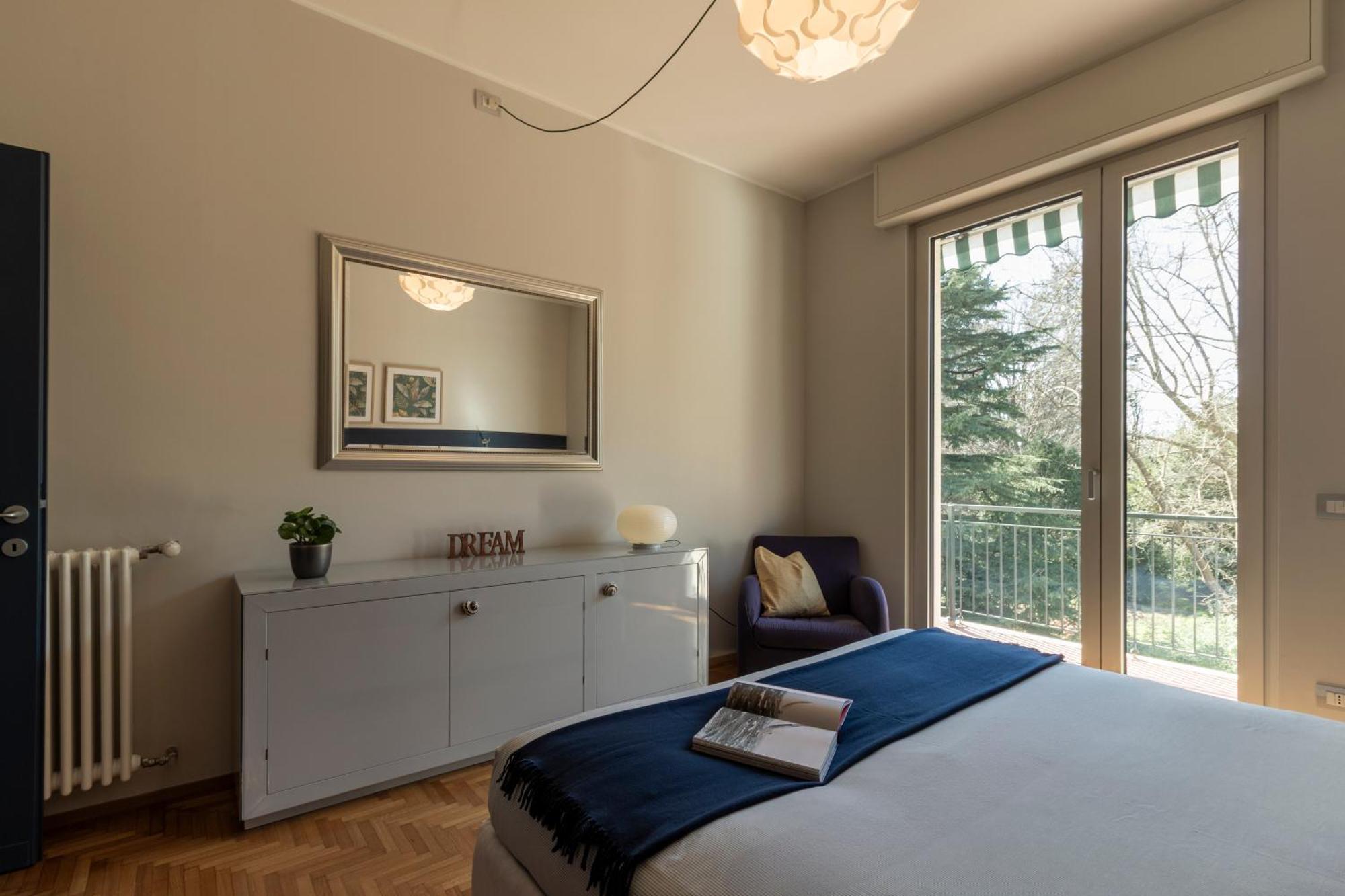 Cosy In The Park Apartment โกโม ภายนอก รูปภาพ